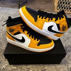 Air Jordan 1 Mid